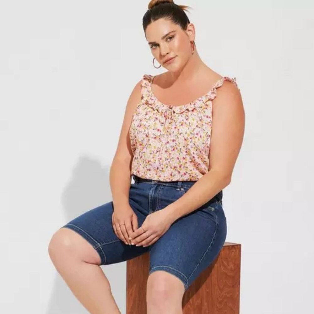 Torrid Washable‎ Crinkle Gauze Ruffle Tie Front Tank